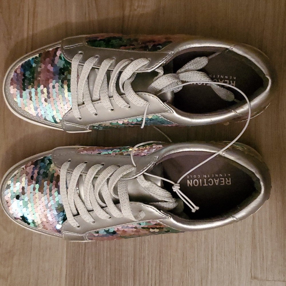Girls Kenneth Cole shoes size 4